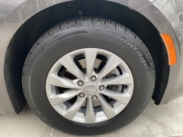 2017 Chrysler - Image 23 of 31
