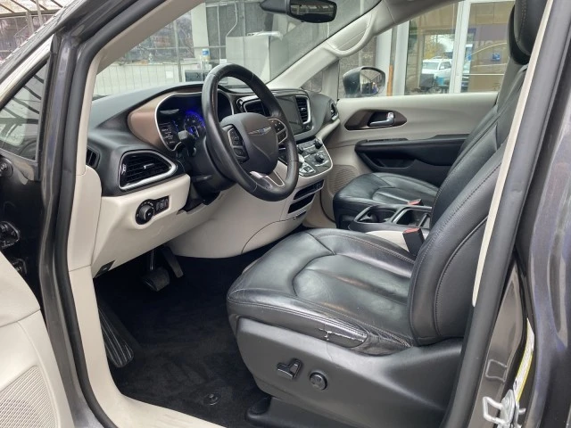 2017 Chrysler - Image 26 of 31