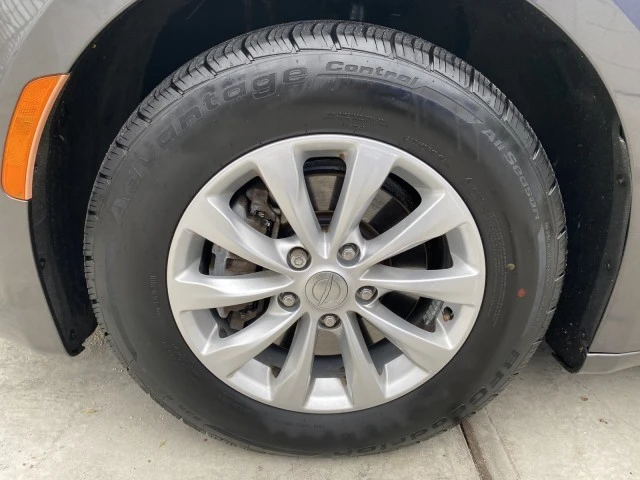 2017 Chrysler - Image 17 of 31