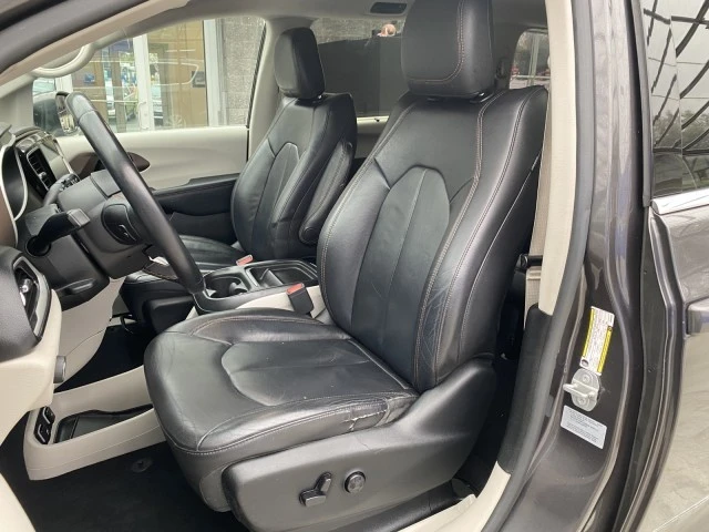 2017 Chrysler - Image 27 of 31