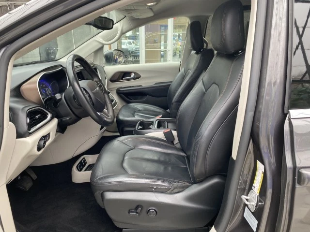 2017 Chrysler - Image 25 of 31