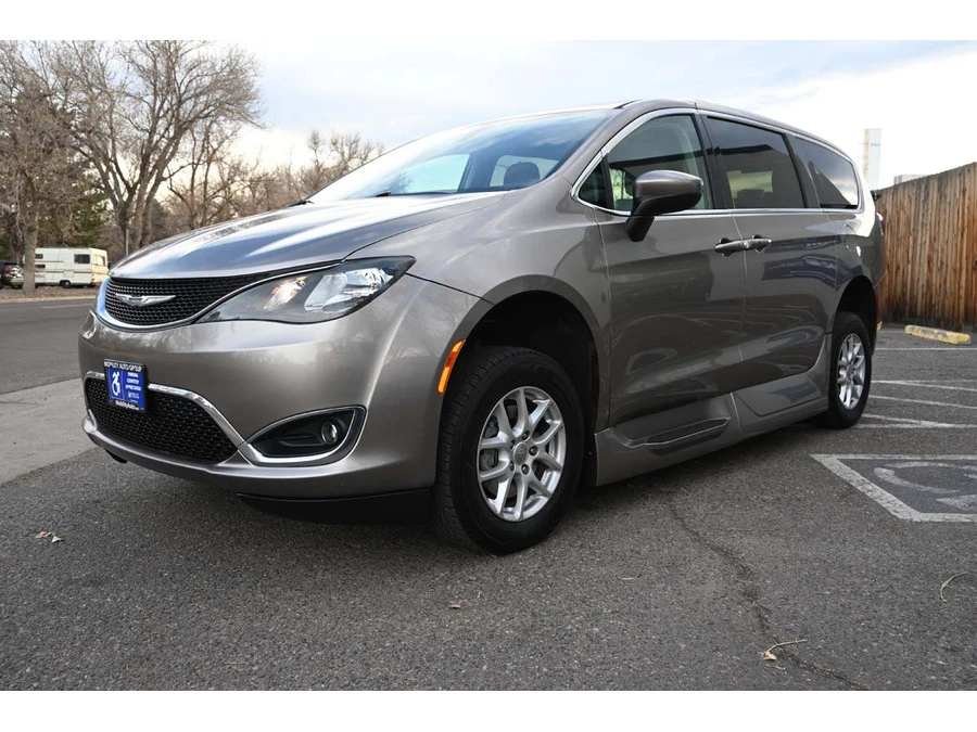 2017 Chrysler - Image 10 of 12