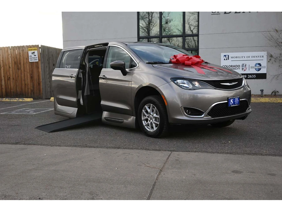 2017 Chrysler - Image 2 of 12