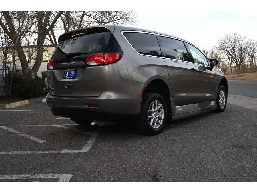 2017 Chrysler - Image 6 of 12