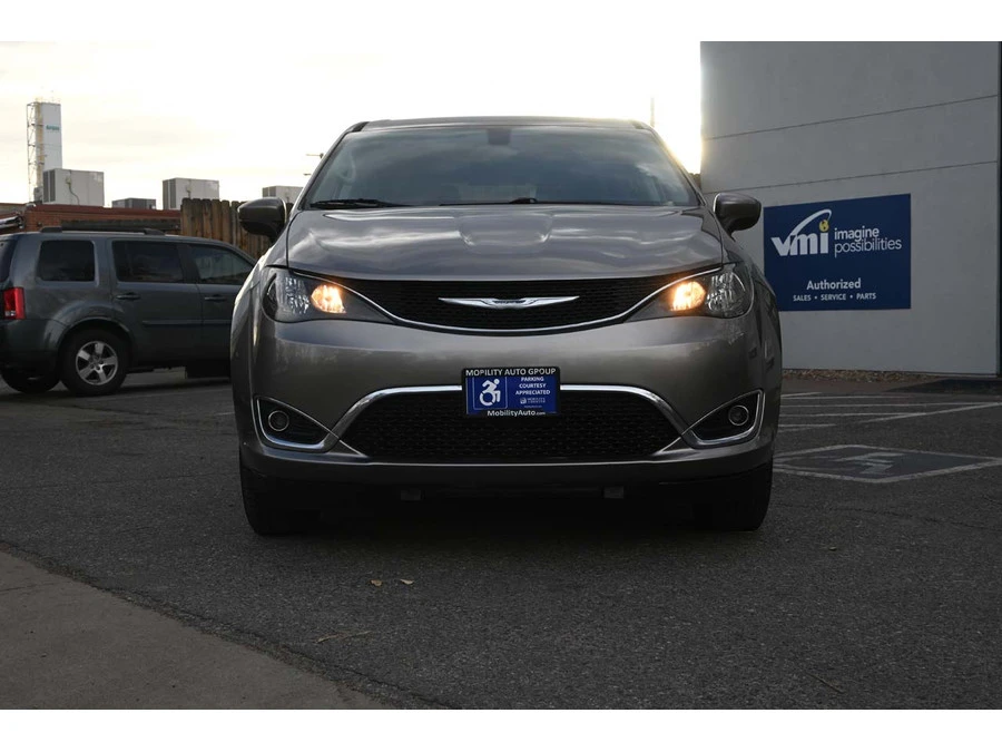 2017 Chrysler - Image 4 of 12