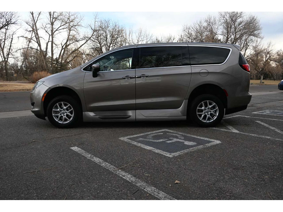2017 Chrysler - Image 9 of 12