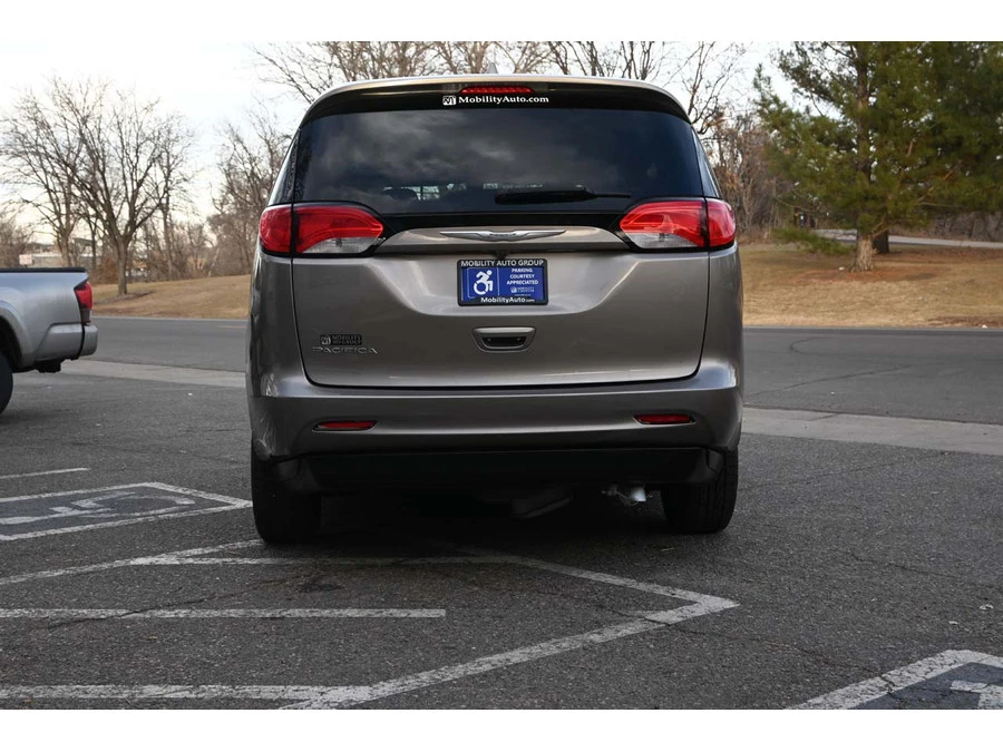 2017 Chrysler - Image 7 of 12