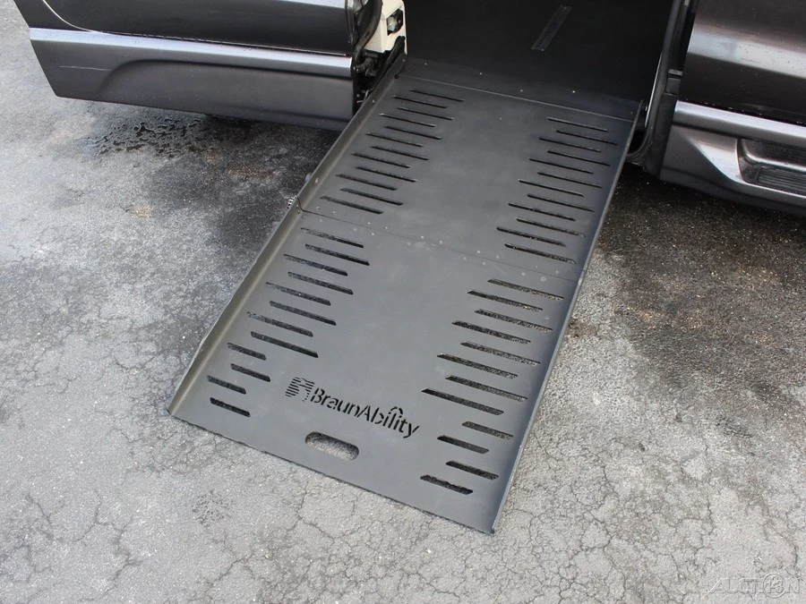2017 Chrysler - Image 11 of 12