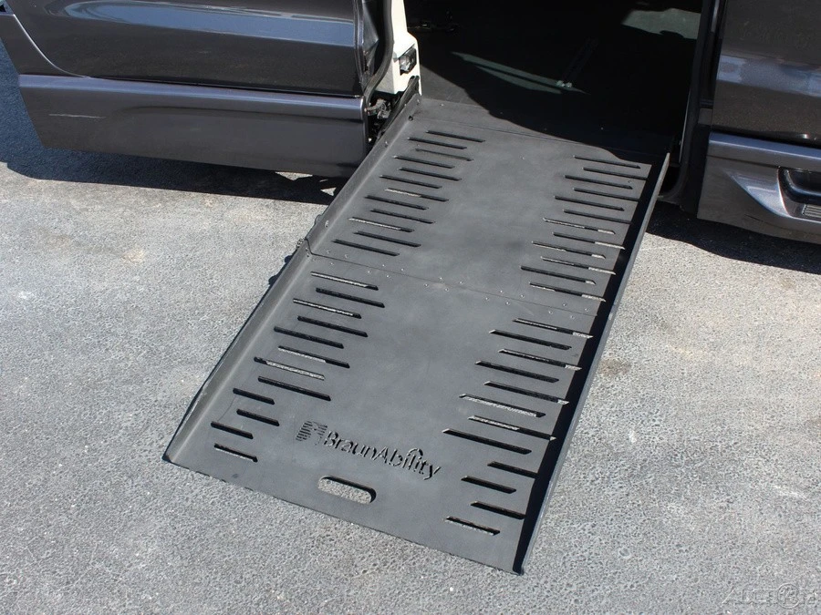 2017 Chrysler - Image 2 of 12