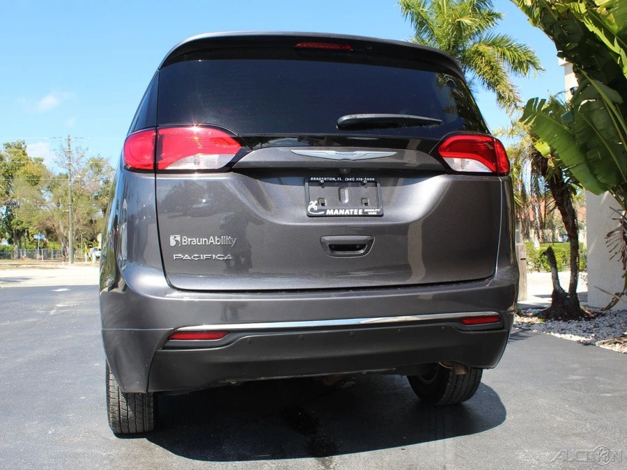 2017 Chrysler - Image 10 of 12