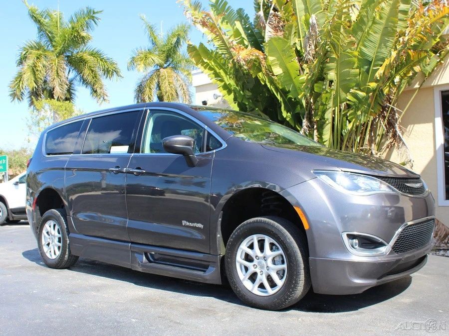 2017 Chrysler - Image 3 of 12