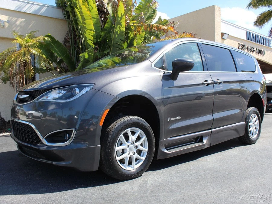 2017 Chrysler - Image 6 of 12