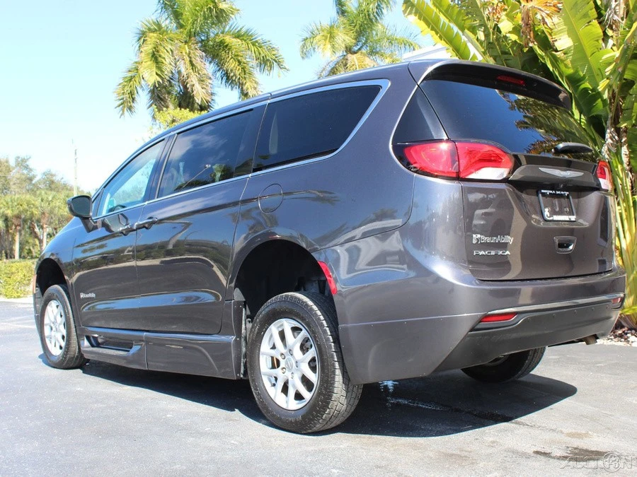 2017 Chrysler - Image 8 of 12