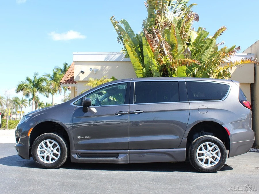 2017 Chrysler - Image 7 of 12