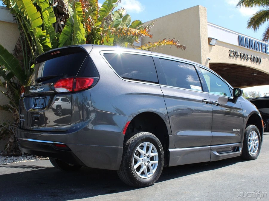 2017 Chrysler - Image 5 of 12