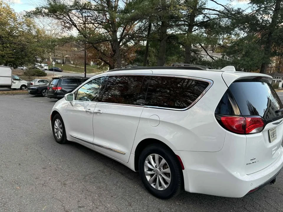 2017 Chrysler - Image 2 of 10