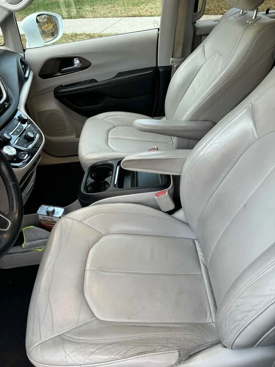 2017 Chrysler - Image 8 of 10