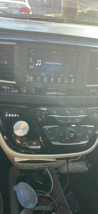 2017 Chrysler - Image 2 of 8