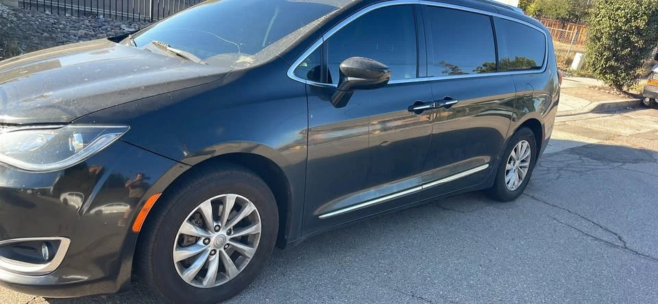 2017 Chrysler - Image 4 of 8
