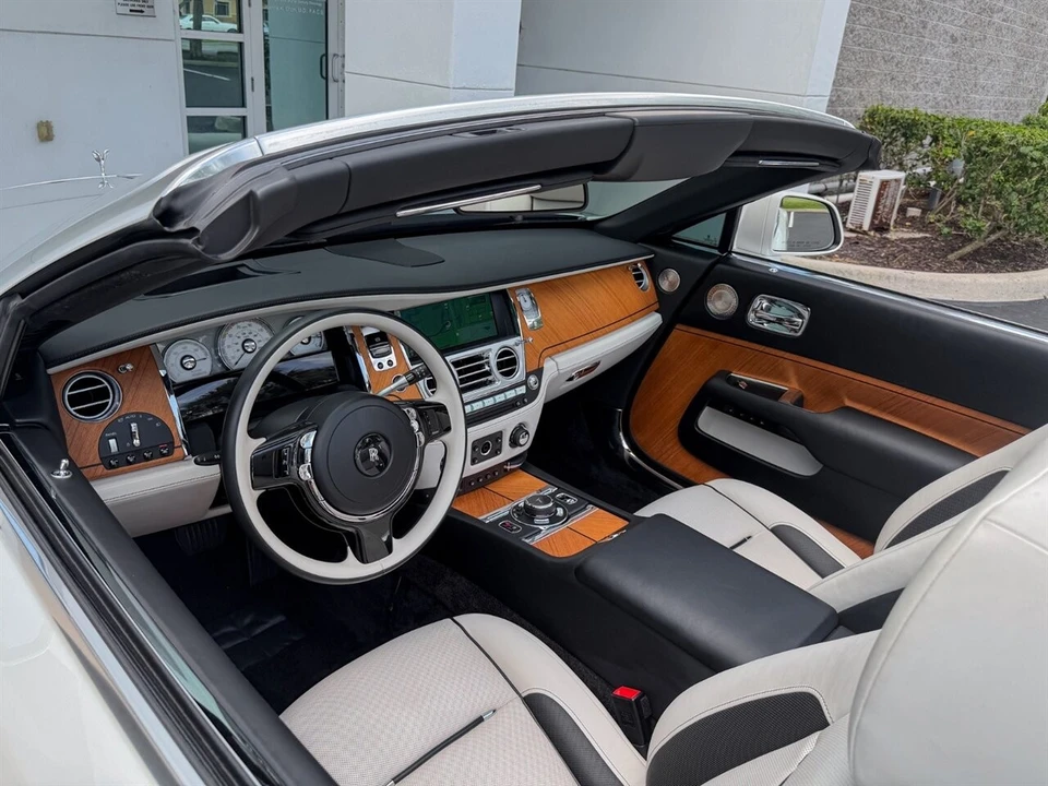 2017 Rolls-Royce Dawn - Image 2 of 4