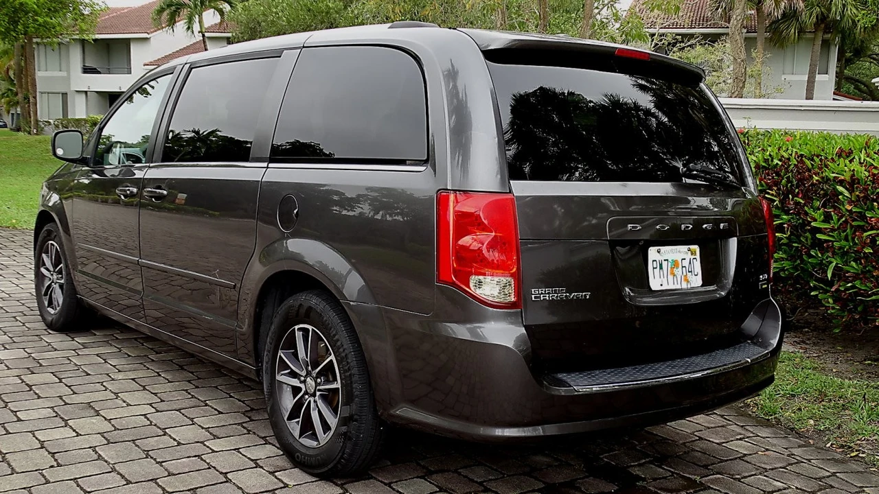 2017 Dodge Caravan - Image 4 of 21