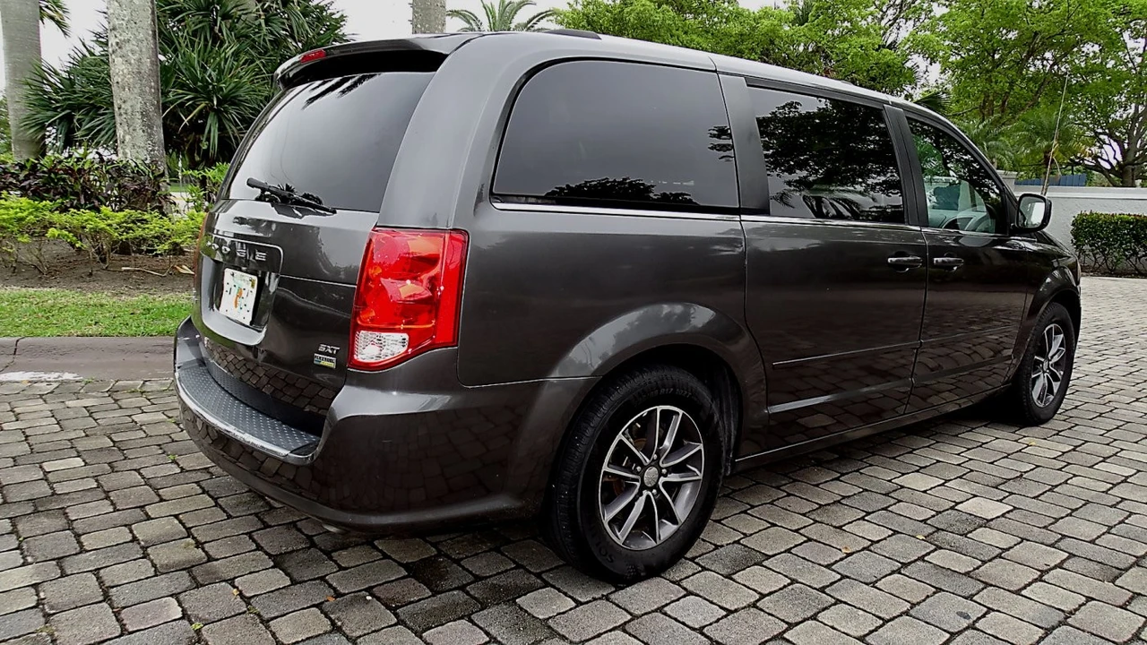 2017 Dodge Caravan - Image 5 of 21