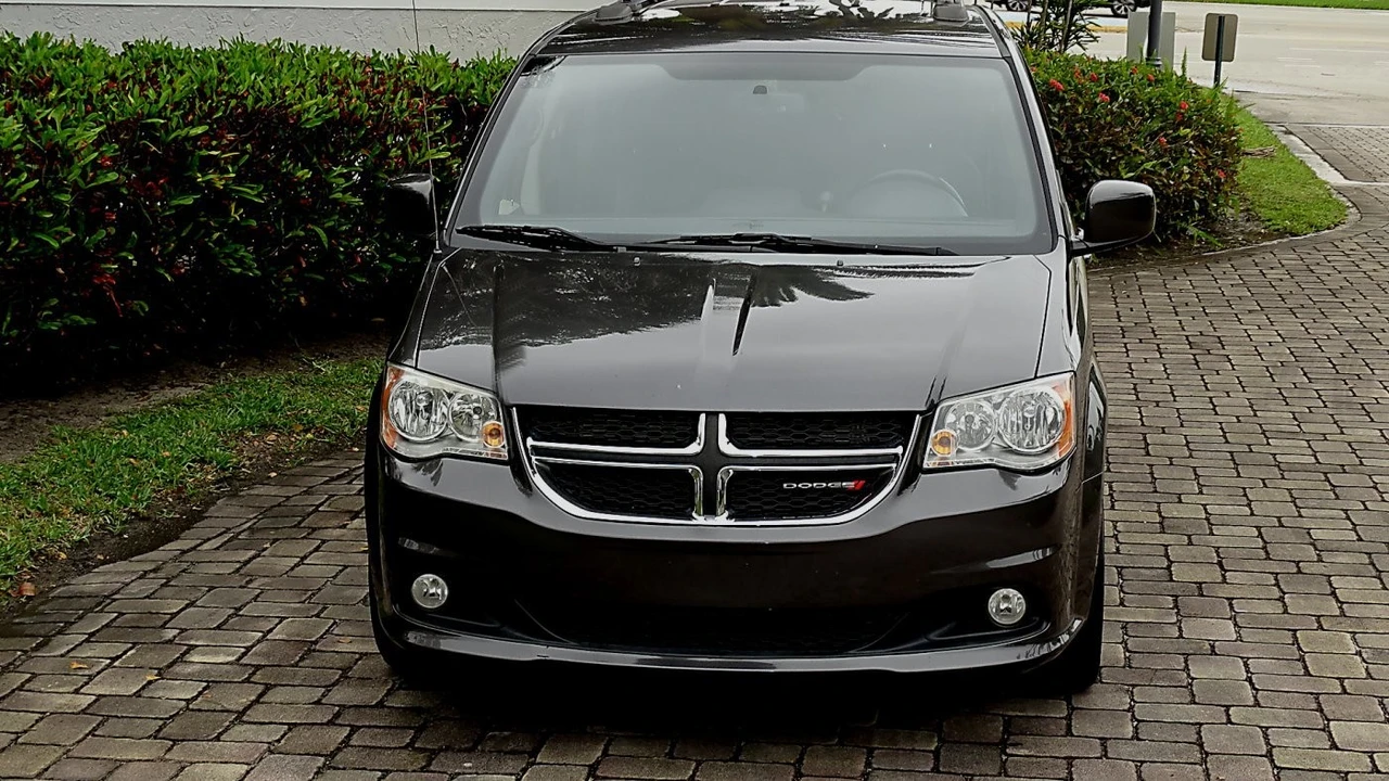 2017 Dodge Caravan - Image 10 of 21