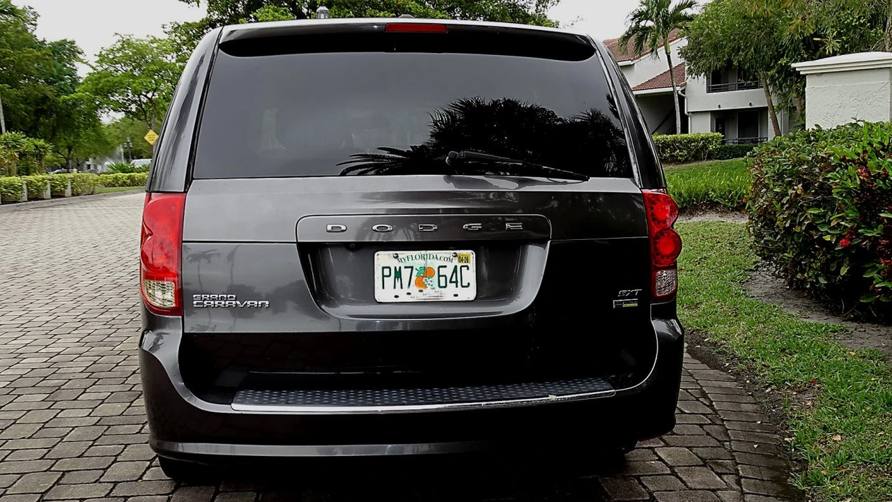 2017 Dodge Caravan - Image 9 of 21