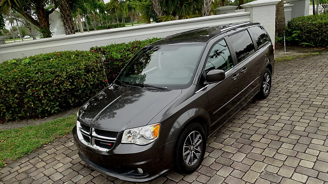 2017 Dodge Caravan - Image 8 of 21