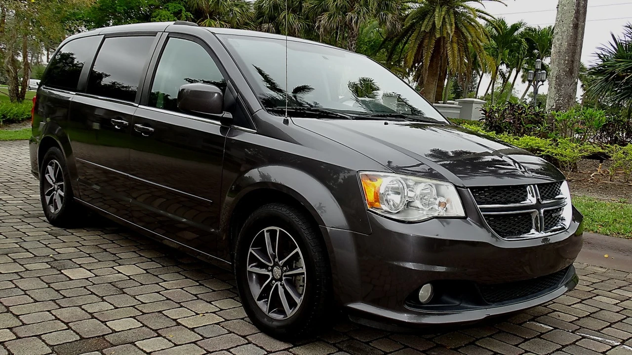 2017 Dodge Caravan - Image 6 of 21
