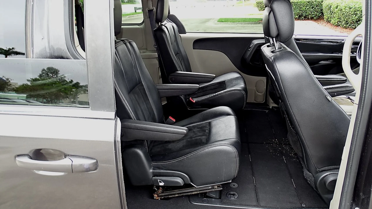 2017 Dodge Caravan - Image 17 of 21