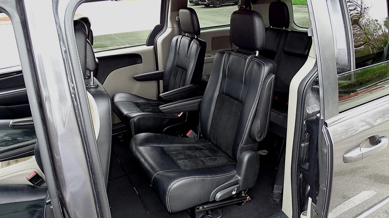2017 Dodge Caravan - Image 14 of 21