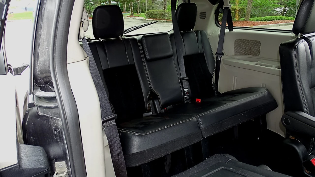 2017 Dodge Caravan - Image 18 of 21