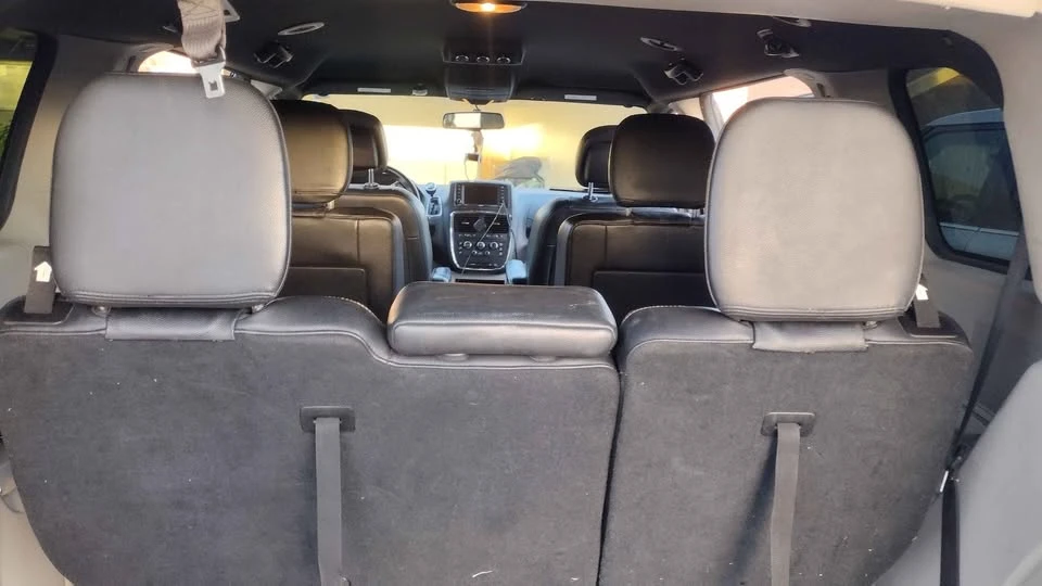 2017 Dodge Caravan - Image 8 of 12