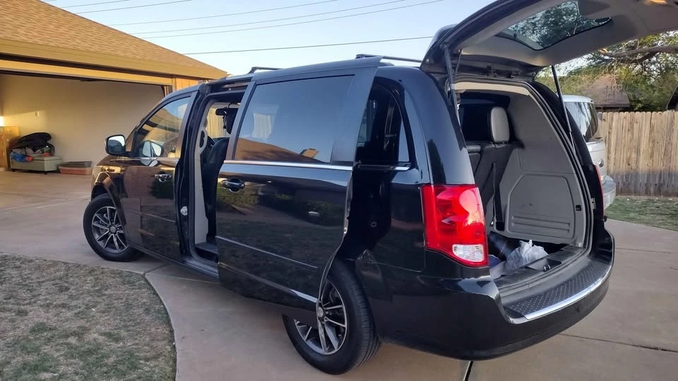 2017 Dodge Caravan - Image 7 of 12