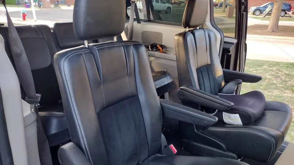 2017 Dodge Caravan - Image 10 of 12