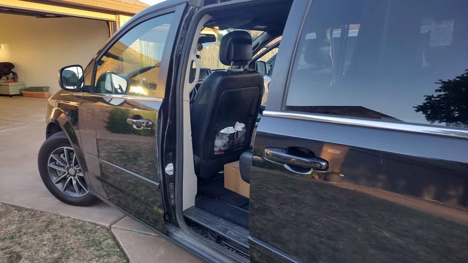 2017 Dodge Caravan - Image 6 of 12