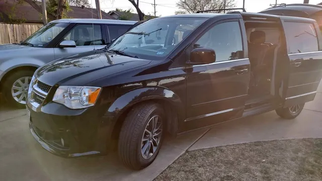 2017 Dodge Caravan Passenger Minivan 4D