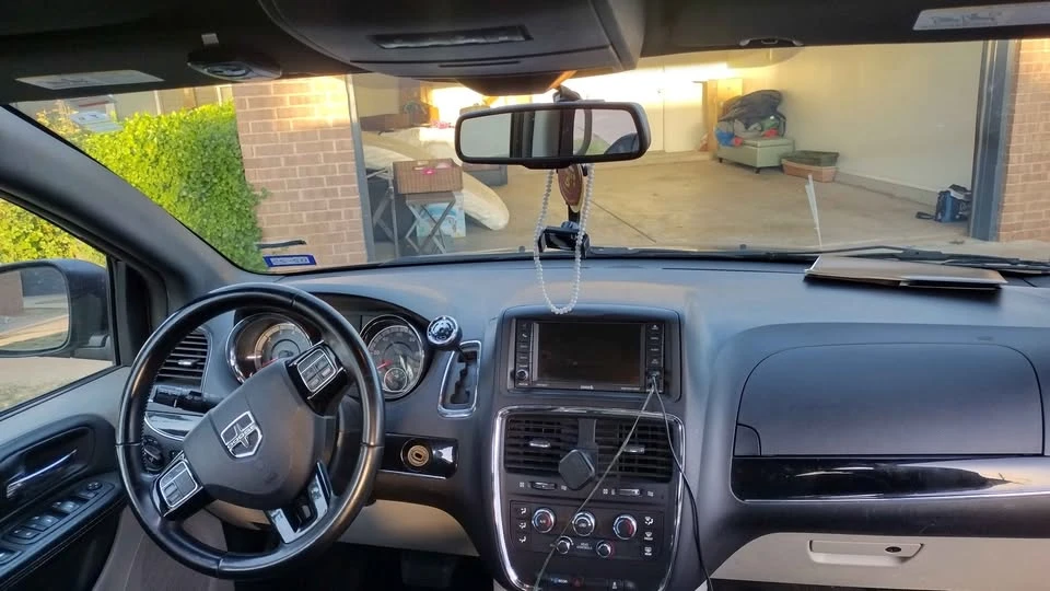 2017 Dodge Caravan - Image 2 of 12