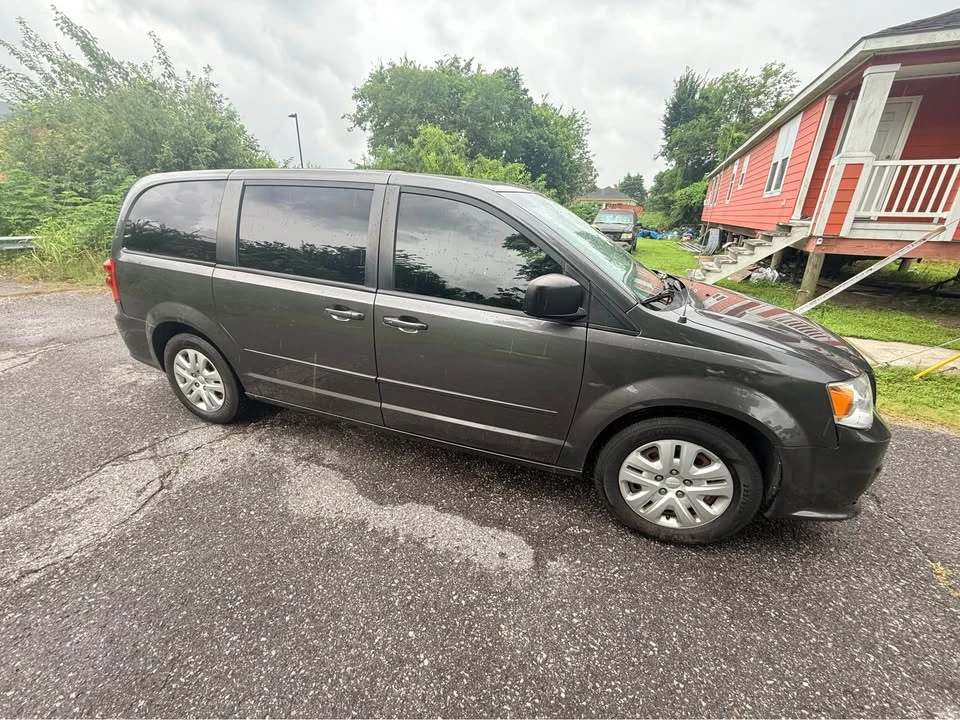 2017 Dodge Caravan - Image 4 of 12
