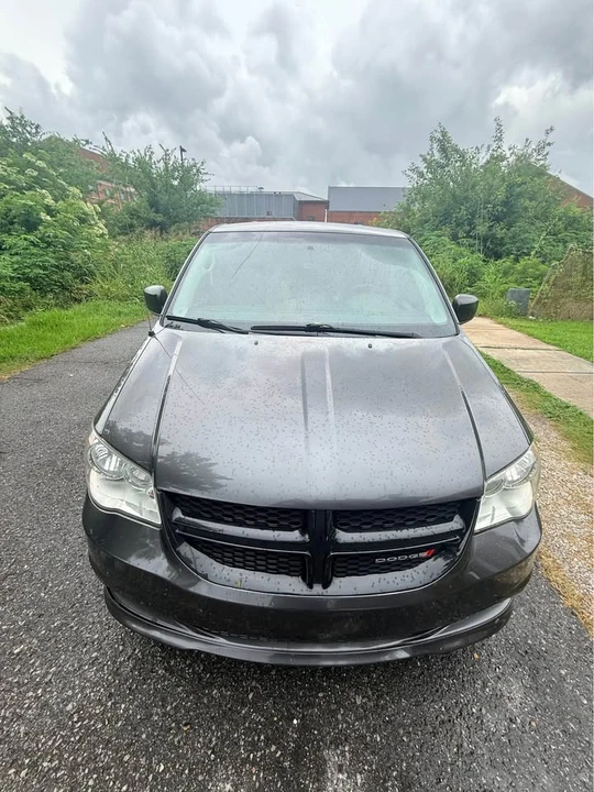 2017 Dodge Caravan - Image 11 of 12