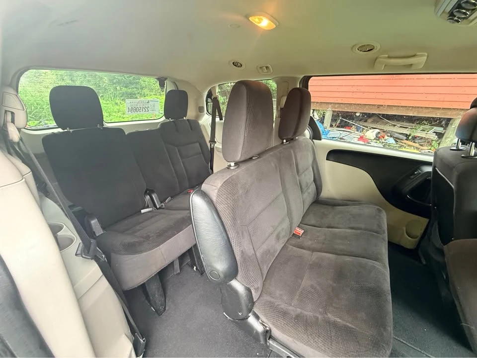 2017 Dodge Caravan - Image 5 of 12