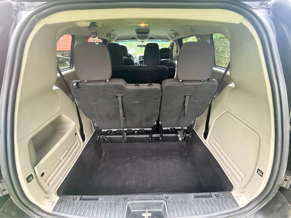 2017 Dodge Caravan - Image 7 of 12