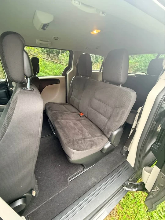2017 Dodge Caravan - Image 6 of 12