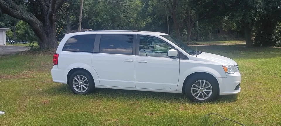 2017 Dodge Caravan - Image 4 of 11