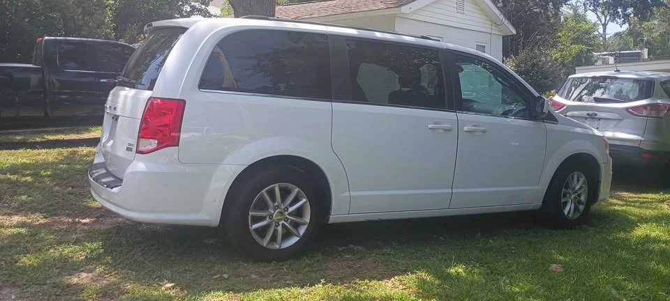2017 Dodge Caravan - Image 5 of 11