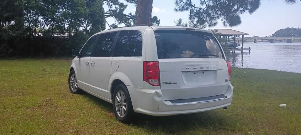 2017 Dodge Caravan - Image 2 of 11