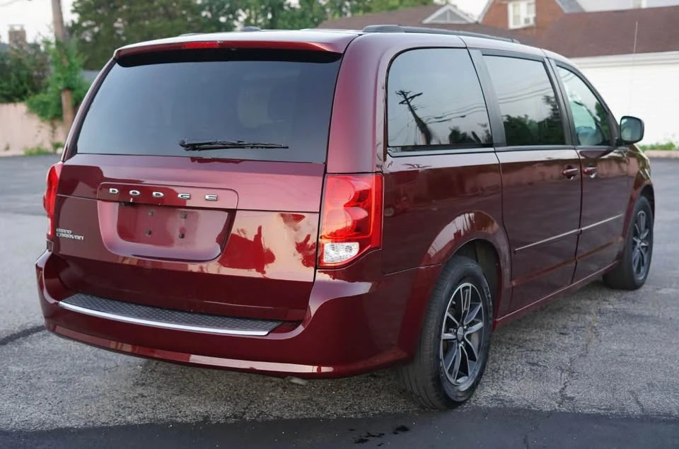 2017 Dodge Caravan - Image 7 of 15
