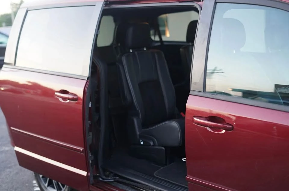 2017 Dodge Caravan - Image 9 of 15