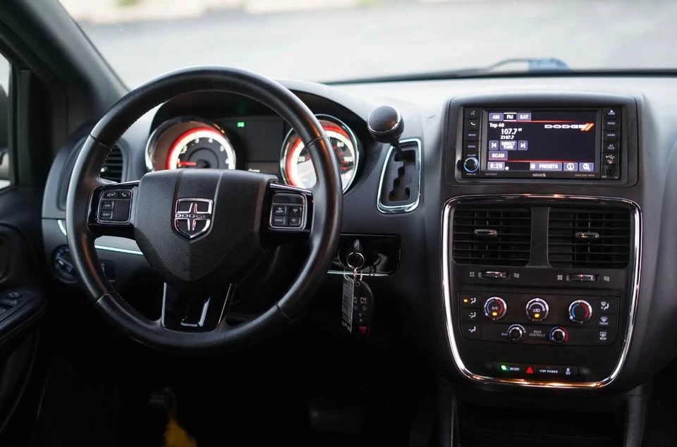 2017 Dodge Caravan - Image 11 of 15
